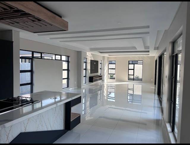 5 BEDROOM HOUSE FOR SALE IN SIX FOUNTAINS RESIDENTIAL ESTATE